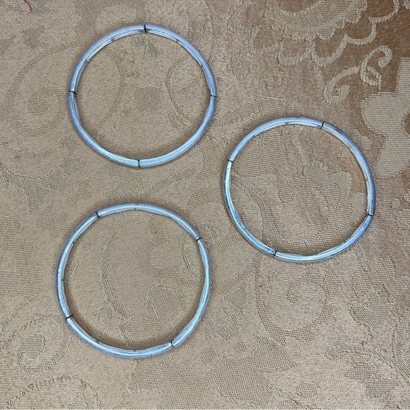 SET OF 3 BRACELETS BRUSHED MATTE SILVER STRETCH BANGLE - Picture 3 of 5